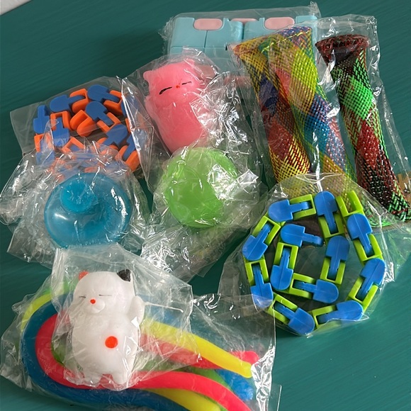 New Kids Adults Unisex 14 Piece Fidget Toy Stocking Stuffer Gift Set Bundle - Picture 7 of 7